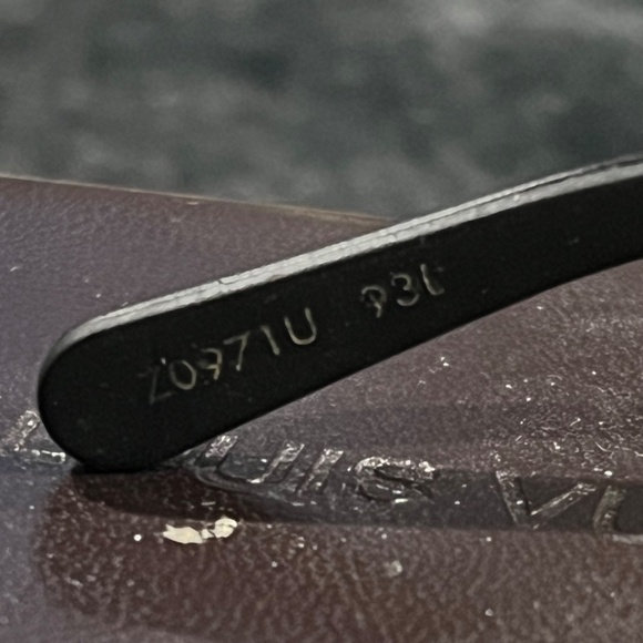 Authentic Louis Vuitton Monogram Aviator Sunnies - Picture 8 of 12